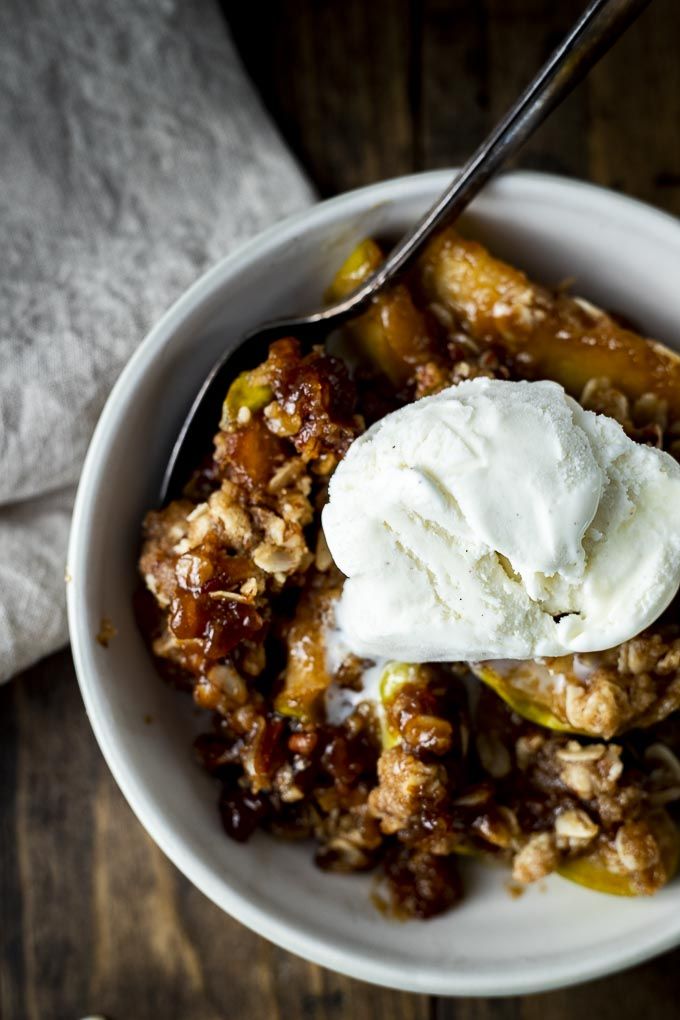 wenthere8this's tweet photo. Old Fashioned Apple Crisp made with apples sauteed in nutty brown butter, topped with a brown sugar, oat and pecan topping, then baked until crisp &amp; bubbly. #applecrisps #applecrumble #appledessert https://t.co/ccPGrwADCJ via @wenthere8this https://t.co/ANNySUt0gt