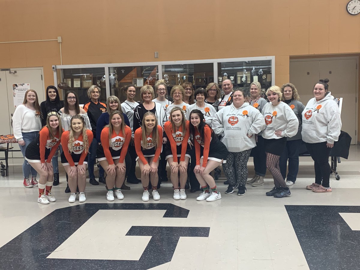 NFTigerCheer's tweet photo. Tiger Alumni Cheer Night! #nftigercheer π§‘πΎπ§‘π€ππ£ https://t.co/zc98p2KBZl