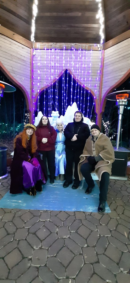 AnGccp's tweet photo. A lovely night for Frozen (and not frozen)! #nevertooold #PNCFestivalOfLights #cincyzoopic https://t.co/CoJhLKcBiY