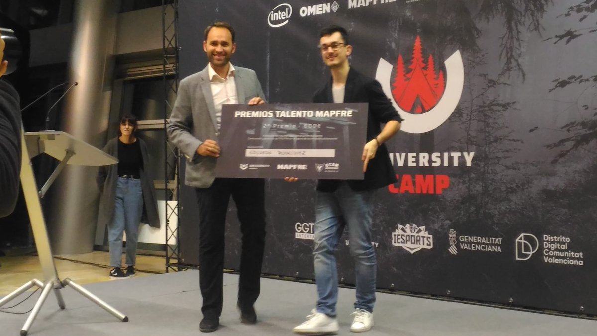 TaoMartinez's tweet photo. Un honor que @University_ES me haya permitido dar el 2do puesto de los premios #talentomapfre en nombre de @UCAMeSports
Enhorabuena a los premiados. Ahora a seguir trabajando . https://t.co/ouccgYJ2P4