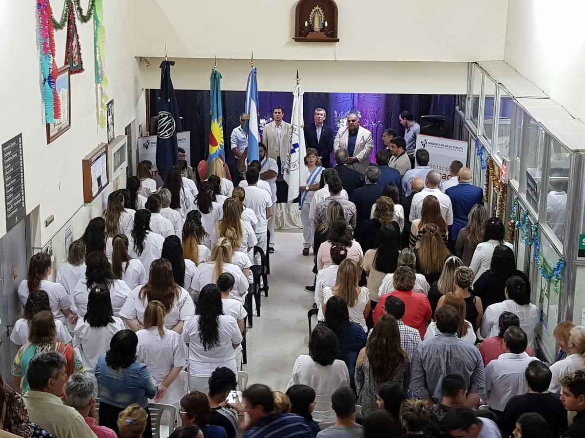 SindicatoDSalud's tweet photo. #AHORA @vascozubieta acto de👩🏻‍🎓👨🏻‍🎓 👩‍🎓👨‍🎓👨🏿‍🎓👩🏿‍🎓 Egresados de la Tecnicatura en Enfermería👩🏿‍⚕️👨🏾‍⚕️ y del Pos- titulo de Emergencias👩🏼‍⚕️👨🏽‍⚕️en el 🏥🚑Hospital Dr. Posadas de Saladillo https://t.co/EqujIaNxgM