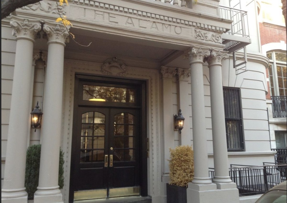 This lovely one bedroom apartment in the heart of Carnegie Hill features plenty of natural light, hardwood floors, a windowed kitchen and overlooks a tranquil tree lined street. Call Ellen Halperin for more info! : (212-370-1480) #GroganHomes