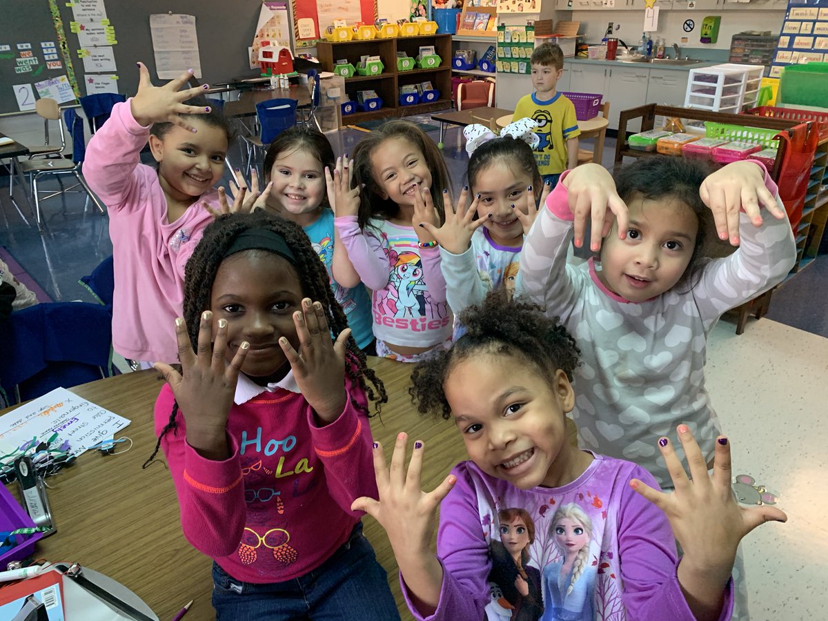 irons_moes's tweet photo. Got to share my love for nails and Color Street with my class! Mr. Barnes even stopped by for a nailfie! https://t.co/Dqp10cIzdR