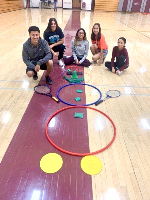 THEGSD200's tweet photo. Even our Grandview High School PE classes got into the holiday spirit this week!

On Monday, students did a relay race to build snowmen using only the sports equipment provided. The students were proud of their creations! #GreyhoundProud https://t.co/7RSHU2E5Fj