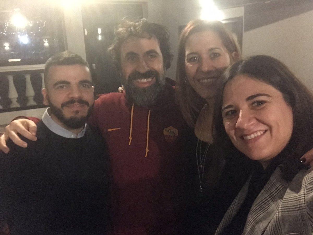ASgrulletti's tweet photo. Cominciando dall’arbitro, che se fosse un animale sarebbe un orso 🐻, ma se fosse un fiore sarebbe una viola... per passare al Fantacalcio quando godi perché li prendi da Dzeko e Pellegrini ⚽️ ⚽️, fino alla vittoria vissuta con 2 cicciottelli, una roscia e un piccoletto! https://t.co/t1y1aZQreW