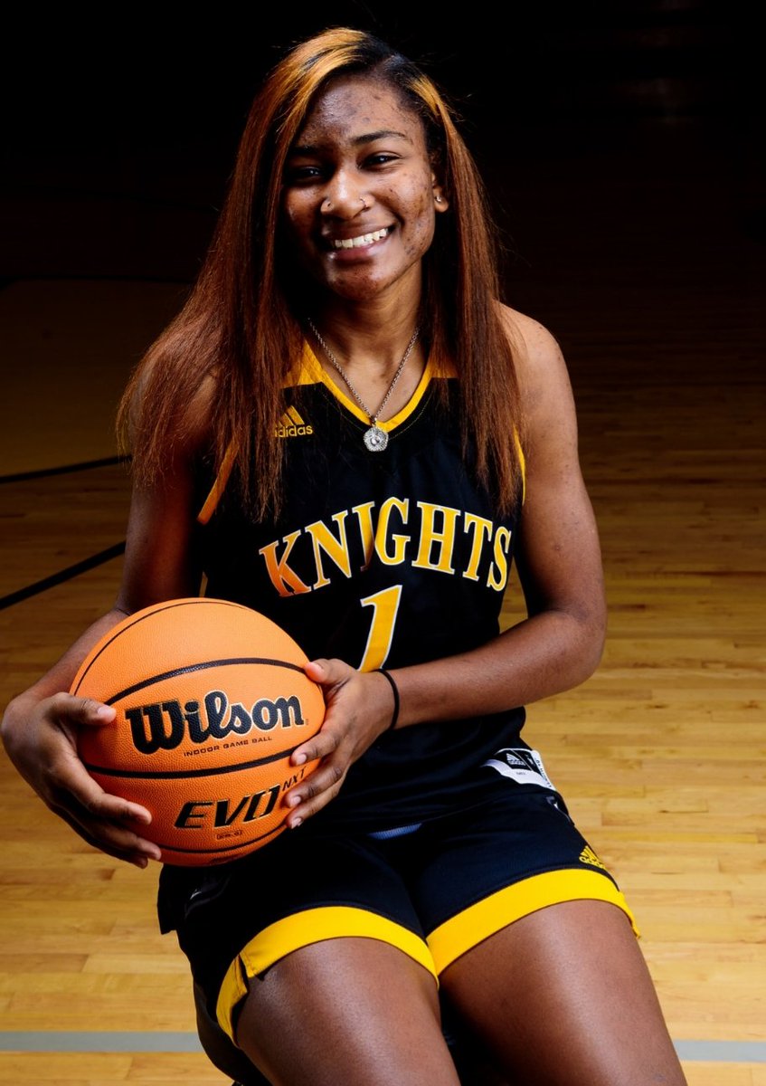 LadyBlackKnigh1's tweet photo. Junior Kookie Daughtry lead the black knights to a victory 59-34 over East Paulding. Kookie finished the night hitting 5 threes and finishing with 19 points @CentralGwinnett @GDPsports https://t.co/50iom0KKIY