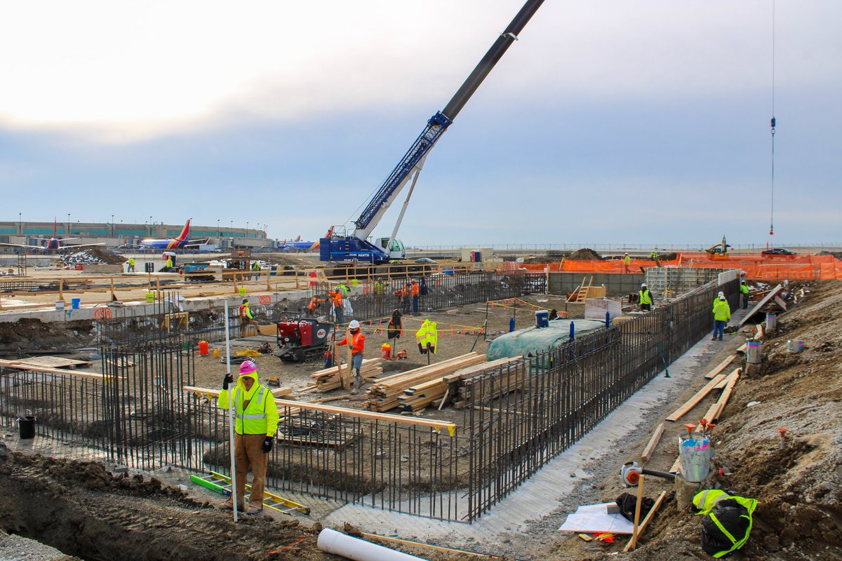 BuildKCI's tweet image. Grade beams for the @KCIAirport New Terminal are underway. Learn more buildkci.com/grade-beams-un… #BuildKCI