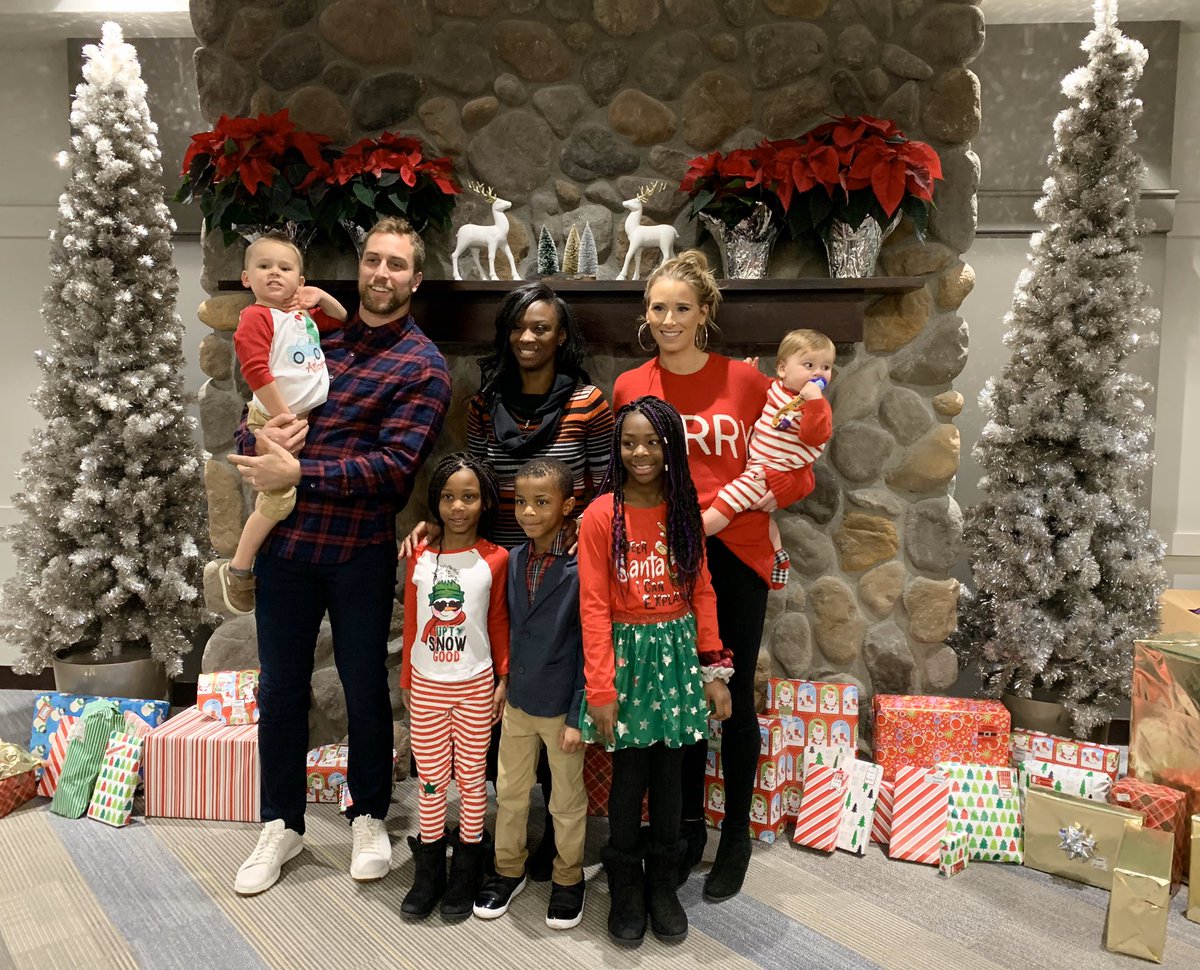 mallofamerica's tweet photo. We are proud to host @athielen19 + @MRS_T_19 as the Thielen Foundation gives back to families in need this holiday season. The families receive gifts, a holiday experience at MOA + personalized support, this is what the holidays are all about! #MOAHolidays https://t.co/SiOyGDNXIQ