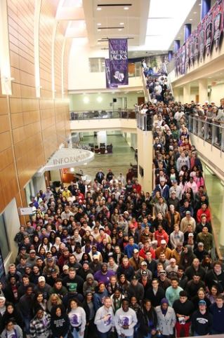 SFASU's tweet photo. We are proud of our thousands of Lumberjacks who participated in annual projects that serve the Nacogdoches and surrounding communities, including the Big Event and the MLK Day of Service. Thank you for exemplifying the #SFAWay!

#20ThingsFor2020 https://t.co/QoxM6rqUwi