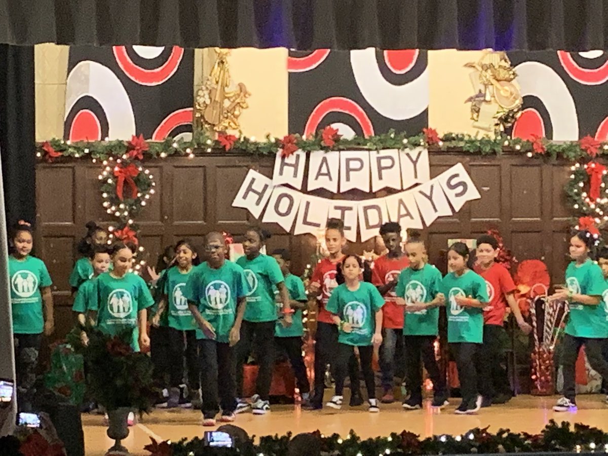 PS59Bronx's tweet photo. A good time was had by all at our annual Holiday Extravaganza! #CHCF https://t.co/FWmZ82h18a