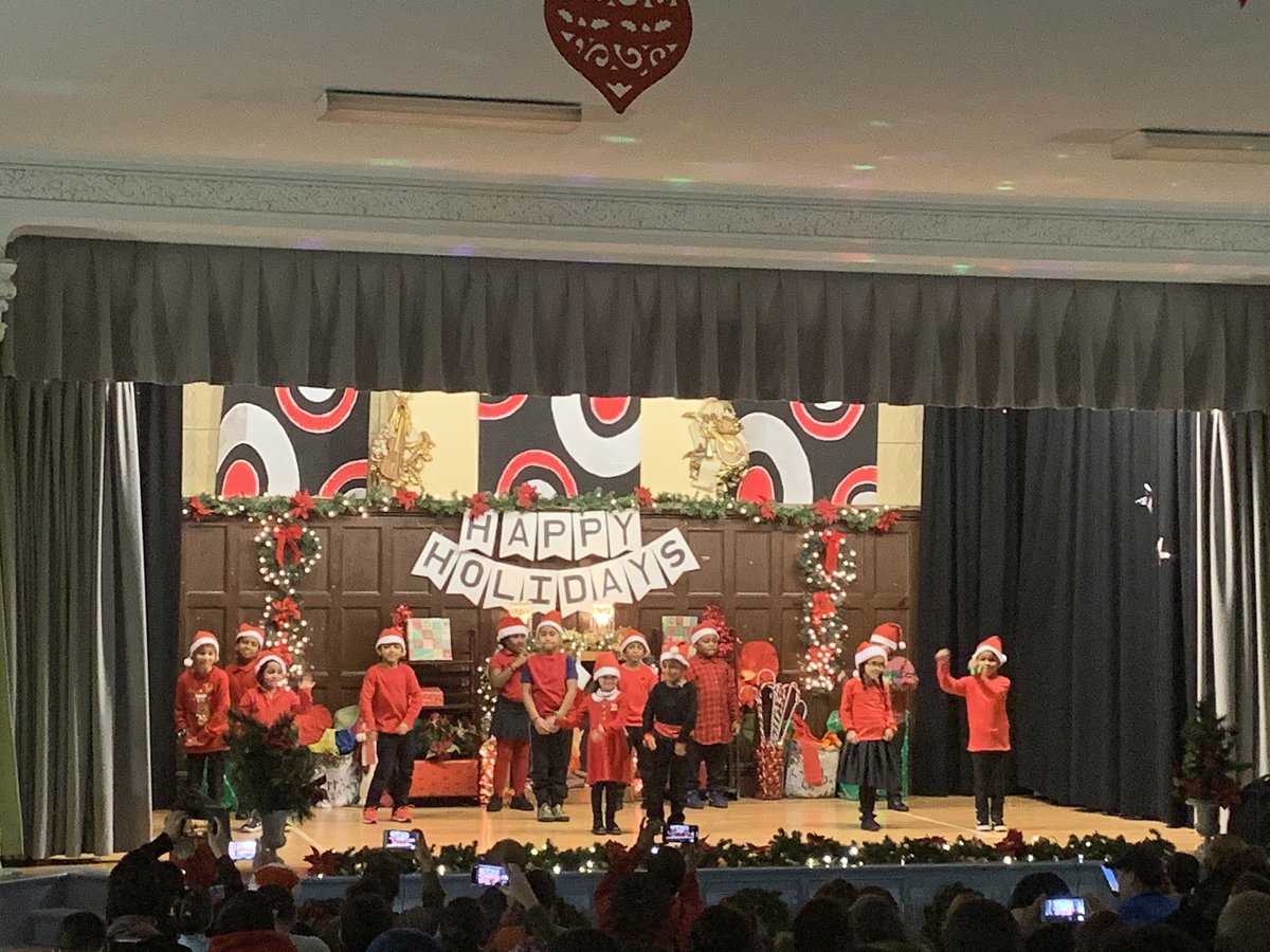 PS59Bronx's tweet photo. A good time was had by all at our annual Holiday Extravaganza! #CHCF https://t.co/FWmZ82h18a