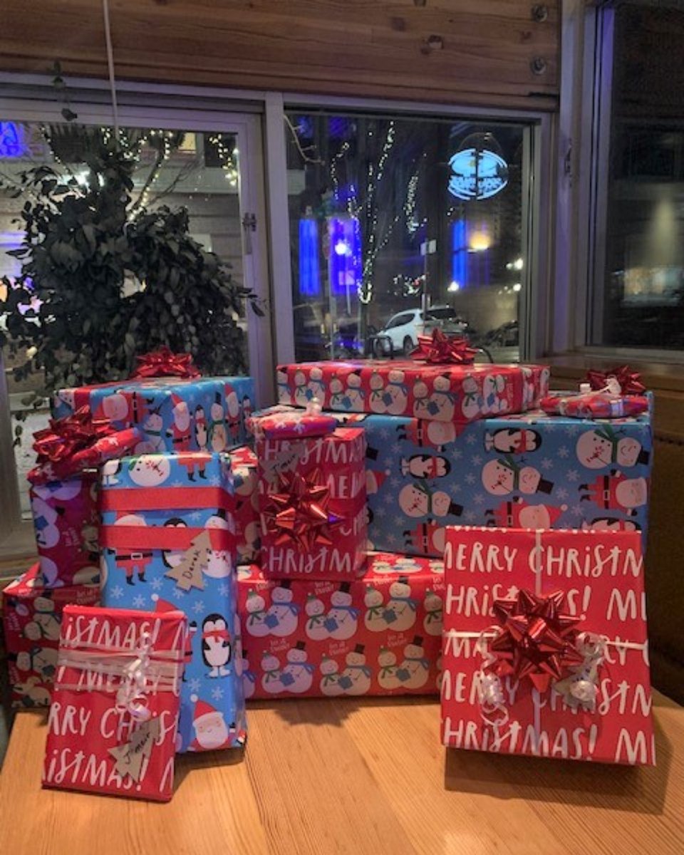 In partnership with JOIN (a organization that helps families/individuals get off the streets and into permanent housing) Southpark Seafood donated holiday gifts to a family going through housing transition this holiday season. 🎁🎄✨ 
#TistheSeason #spreadcheer #joinpdx