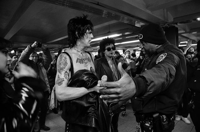ogata_photo's tweet photo. NY... #art #musician #editorial #painting #punks #film #contemporaryart #artist #rockband #cinematography #artgallery #guerrilla #singer #nypd #actor #cinematography #documentary #blackandwhitephotography #painter #documentaryphotography #creativedirecto… https://t.co/WlyozrlqEd https://t.co/oiL9F8Y3NU