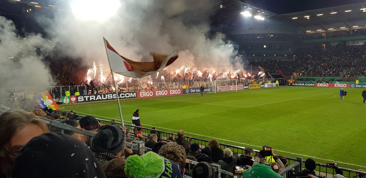 Anni5279's tweet photo. #lovepyro #fcsp ❤️ https://t.co/KFUAVh9VYi
