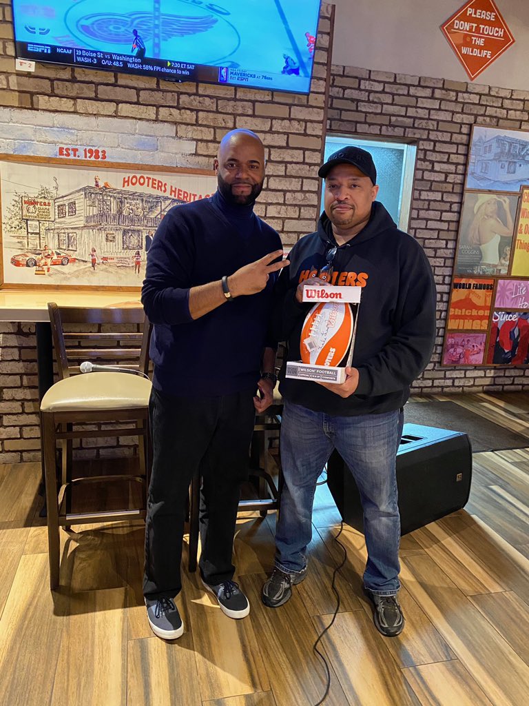 LakeLewisJr's tweet photo. Head on over to @HootersFFX and check me out for my ‘After Practice’ podcast. Tonight fans will be on the set to ask questions and talk #Redskins moves that should be made. https://t.co/tTu893CcgJ