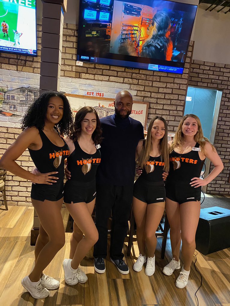 LakeLewisJr's tweet photo. Head on over to @HootersFFX and check me out for my ‘After Practice’ podcast. Tonight fans will be on the set to ask questions and talk #Redskins moves that should be made. https://t.co/tTu893CcgJ