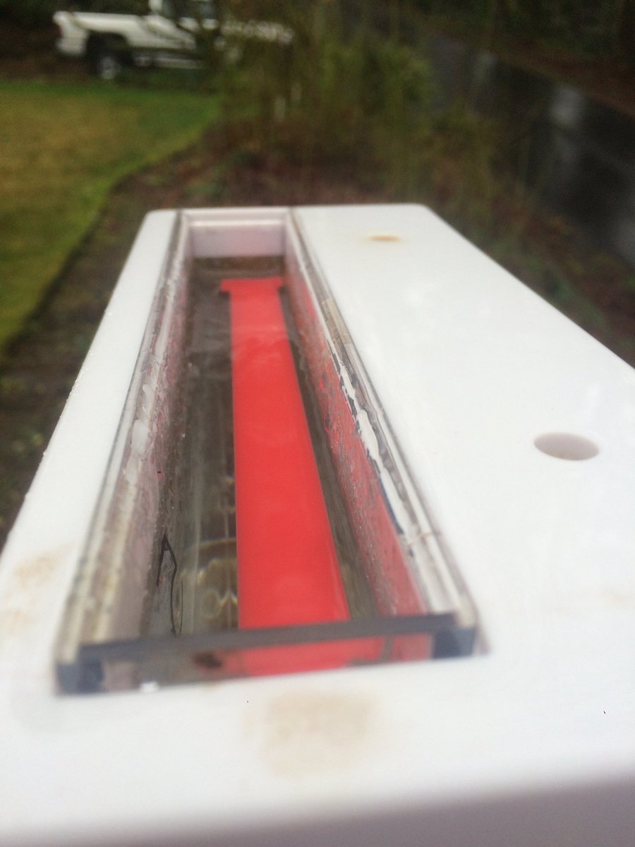 LGuidici's tweet image. ⁦@NWSSeattle⁩ ⁦@ShannonODKOMO⁩ ⁦@WNCrim⁩ what happens when/after the little red floaty thingy floats out of the gauge? #askingforafriend #firsttimeuser #RockyPoint #KitsapLand