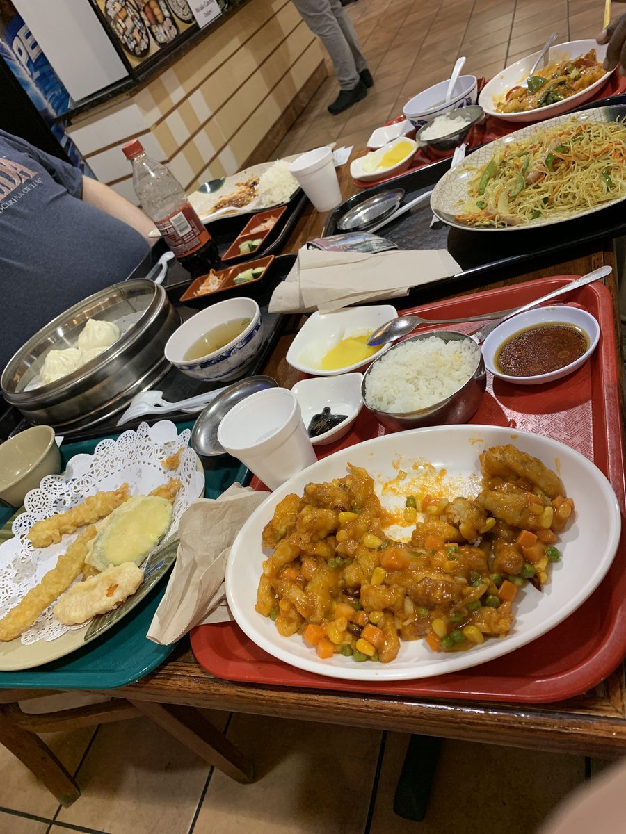 Kateybug0412's tweet photo. Little Friday evening yums with @xKingRique and @Mazionaga... #megamunch #hmart https://t.co/2uImNooXBm