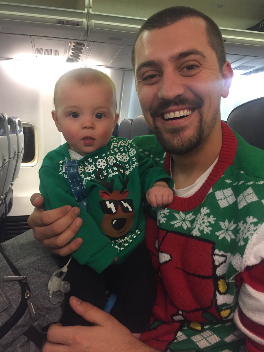 beckst03's tweet image. ⁦@SunCountryAir⁩ Babies first flight!  #NationalUglySweaterDay #sweatersinthesky