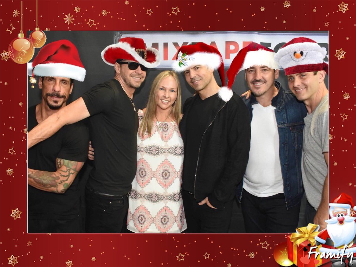 kristyhart24's tweet photo. Just a little #FridayFun with my favs to spread a little Christmas/Holiday cheer! Now that Iโm looking at it...we make a pretty cute Christmas card!๐๐๐๐
#fbf #nkotb #myboysintheband #mixtapetour #santahatcuties #wecutetho #funwithframes #spreadchristmascheerlikeconfetti https://t.co/bmuYZyRpPc
