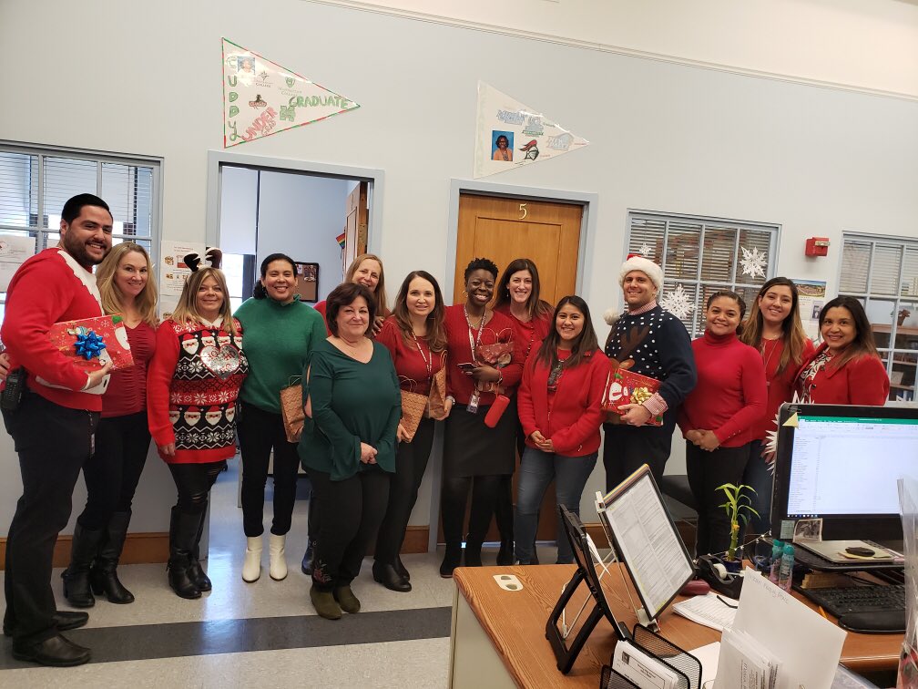 VGalindoDelgado's tweet photo. Happy Holidays from the Counseling Office!! #OssiningPride #OssiningHighSchool https://t.co/inKKR8JIQw