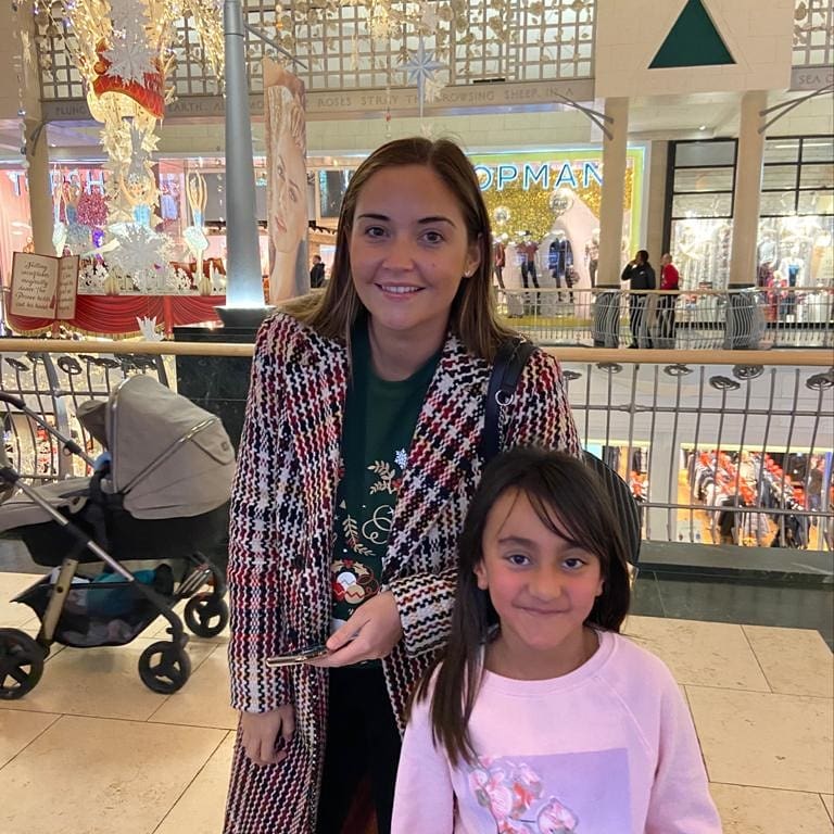 Kiran1983's tweet photo. @jacquelineMjos #queenofthejungle #imaceleb #jacquelineosborne #jacquelinejossa #junglejac  Such a lovely person - made my little girl happy😘. X https://t.co/xWneQ914is