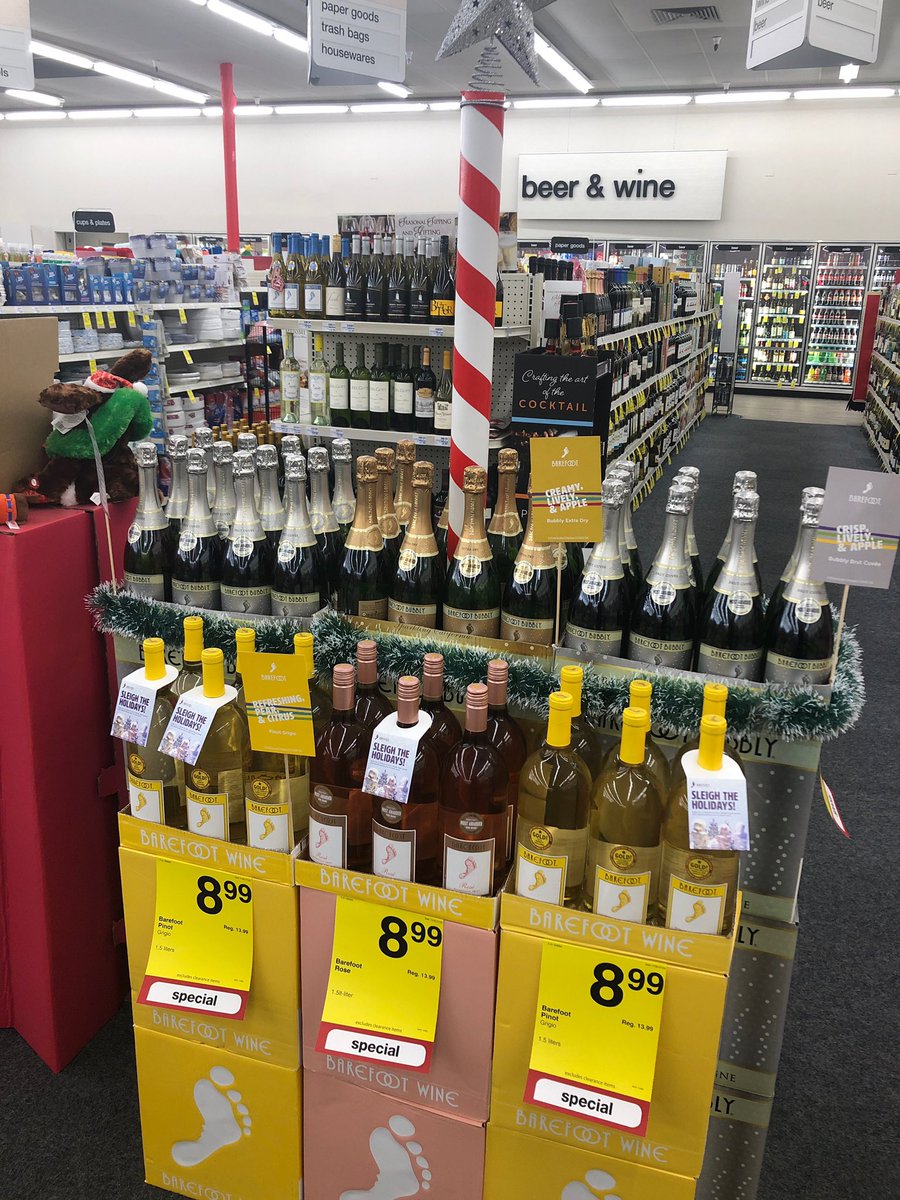 Region63_CVS's tweet photo. Last minute Christmas shopping? #THEteam has you covered! #readyforChristmas #Region63 #MightyDivision9 #HolidayRush #ShopCVS @rezarph @wolfgangSchief3 https://t.co/z0DGP4zEMX