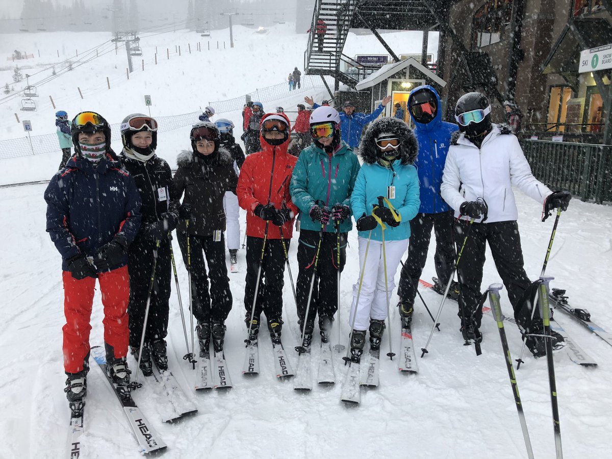 rougemontskiing's tweet photo. Last day... powder day ❄️❄️❄️ https://t.co/MMnm69Ladl
