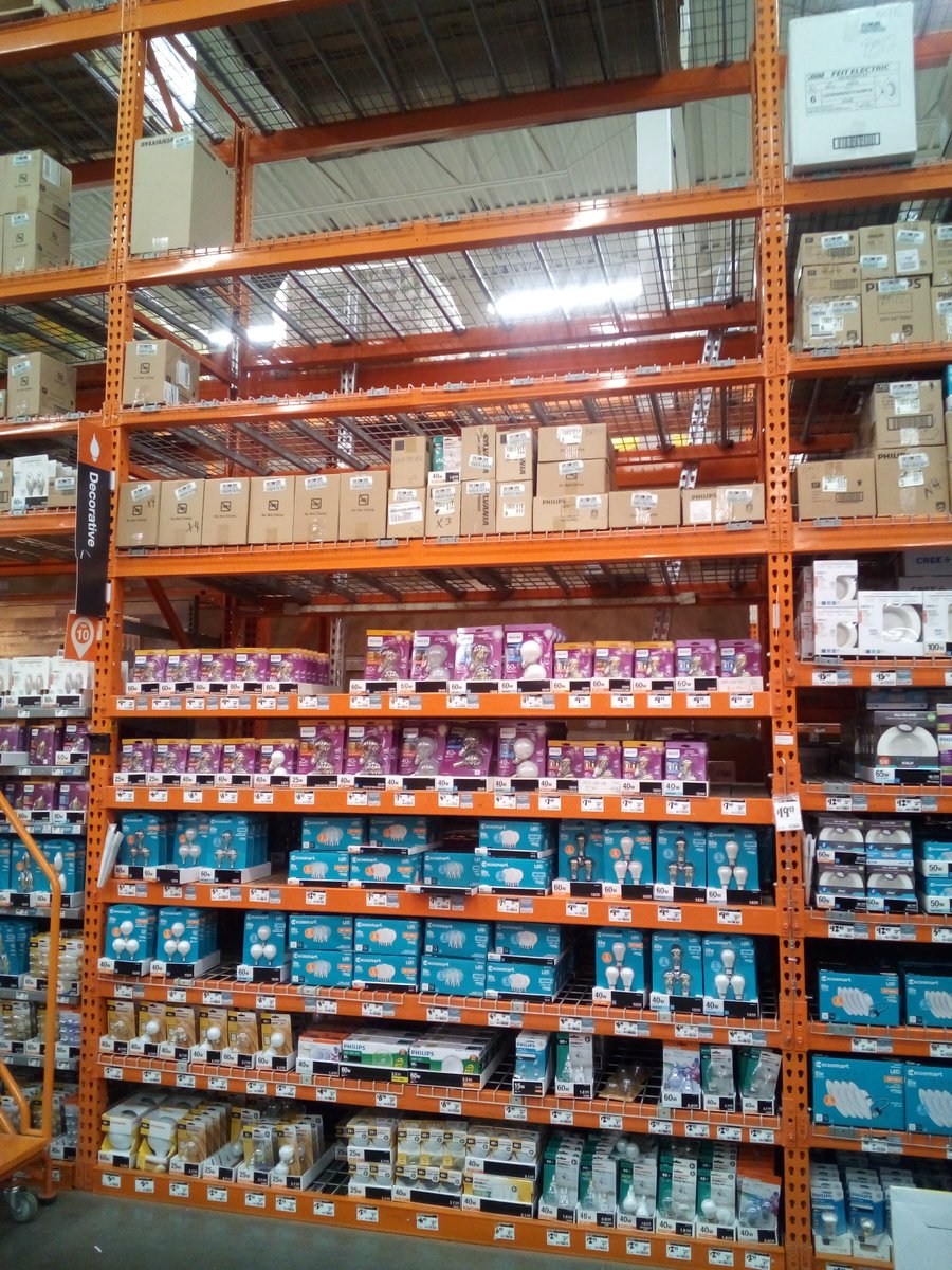 RTomkins4's tweet photo. HD#0941 D27 BULBS! With an extra hand from Sam, we fixed the secondary disaster that had been developing. Thank you for your help!
#teamwork #BleedOrange #CustomerService #gettingitdone @KevinLent13 @THD0941 @rgalante_46 @CymermanLori @ https://t.co/GjlUXt7U3t