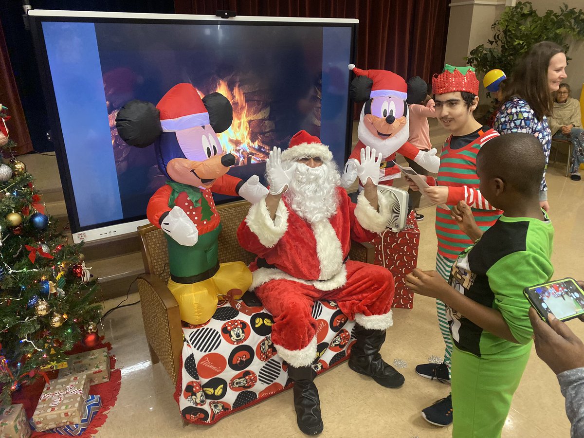BryanMRussell's tweet photo. I don’t think I’ve ever spent a day at a school that was filled with so much genuine joy. Polar Express Pajama Day at @RoyalPalm_RPS was full of learning, hands-on activities and so many smiles plus a great winter dance! @FdlrsAlpha @mgbongiovi @Dr_Corcoran @SommerPBCSD https://t.co/OeT0e7SHDb