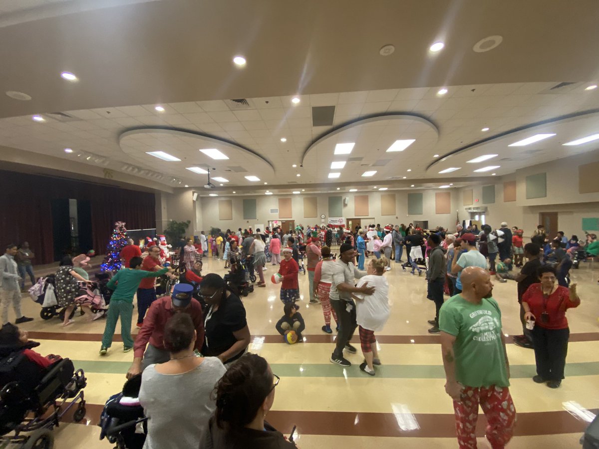 BryanMRussell's tweet photo. I don’t think I’ve ever spent a day at a school that was filled with so much genuine joy. Polar Express Pajama Day at @RoyalPalm_RPS was full of learning, hands-on activities and so many smiles plus a great winter dance! @FdlrsAlpha @mgbongiovi @Dr_Corcoran @SommerPBCSD https://t.co/OeT0e7SHDb