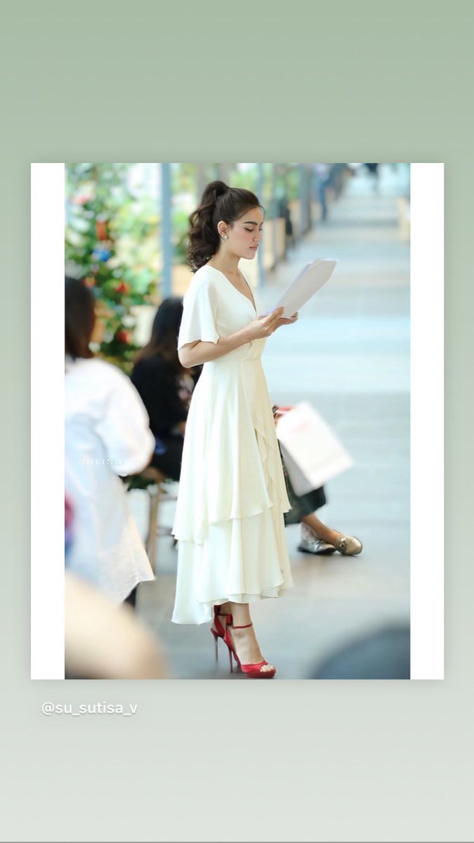 LoveKKimmy's tweet image. คิมมี่คนสวย​กับการยืนอ่านสคริปงาน​แบบสวยสง่า​ ณ​ งาน​ SHARP​ ABC​ Cooking​ Studio​ at​ Central​ World​ 20.12.62​ #SHARPHealsio #SHARPxABCCookingStudio #CookEasierandHealthierEveryday​ #Sparp #คิมมี่คิมเบอร์ลี่ #kimmy_kimberley​
📷@su_sutisa_v
Cr.Story​ kimmy_kimberley