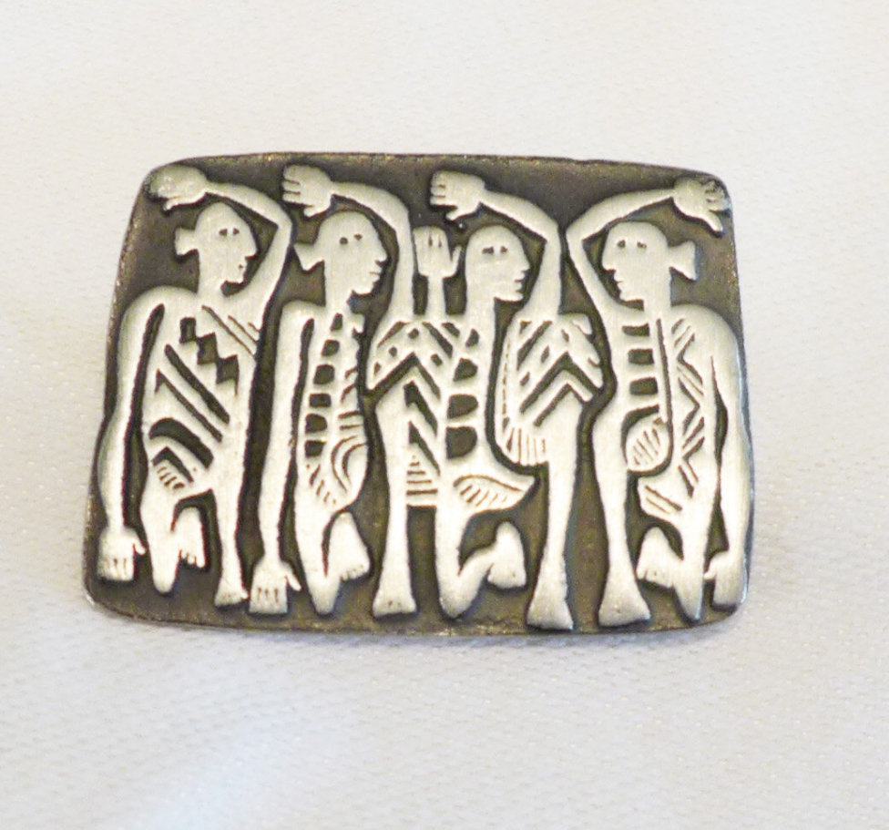 mysoulrepair's tweet photo. Excited to share the latest addition to my #etsy shop: #Awesome80s, #UrbanFetishes by #ALICESEELY Pewter #VintageBrooch, #AbstractModernist #SURREALIST Tribal Mayan Dancing Figures unisex Lapel Pin https://t.co/yTvcflYLXD #jewelry #brooch #avantgarde https://t.co/K6dKjcyIax