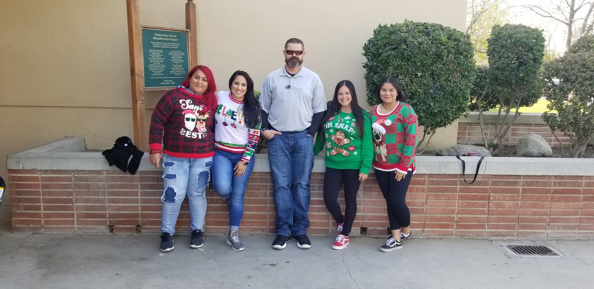 AstridM0805's tweet photo. Ugly christmas sweater day = winter break 🎁🎉🎄 #teamcasaloma #spiritweek @CasaLomaSchool https://t.co/b9Jz17RBqn