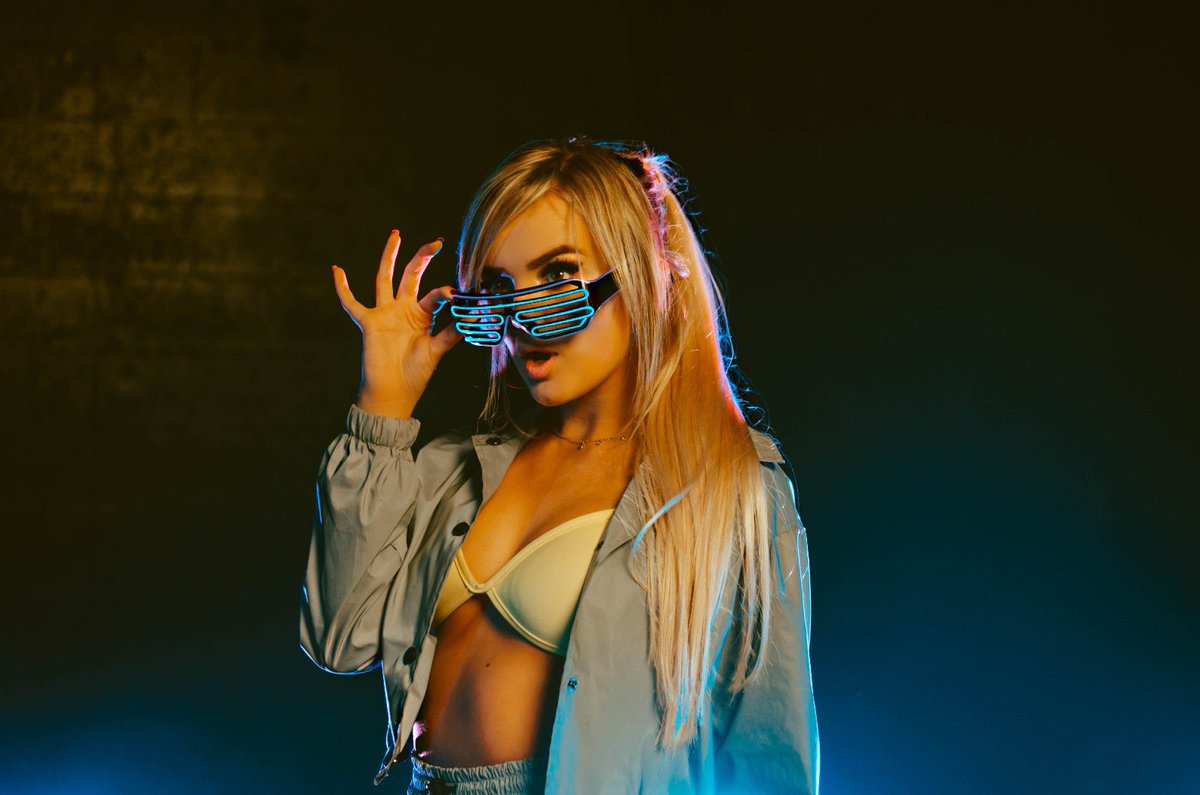 ItsMiaDiaz's tweet photo. Some New pics from my new dance video #ritmo  by @bep @JBALVIN tge rest up on my Instagram @miadiaz Go check them out! 🙏😘 https://t.co/k6daDRAc9I