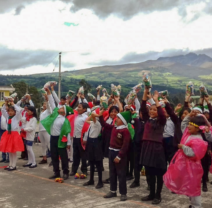 coopchibuleo's tweet photo. #SomosGrandes
Con un gran mensaje navideño, la familia de la COAC #Chibuleo sigue brindando sonrisas a varios infantes a nivel nacional, recalcando el valor de la confianza, la fe, la prosperidad y la paz.
#SomosChibuleo #LaCooperativaDeLosEcuatorianos https://t.co/PyLUX3r1tt
