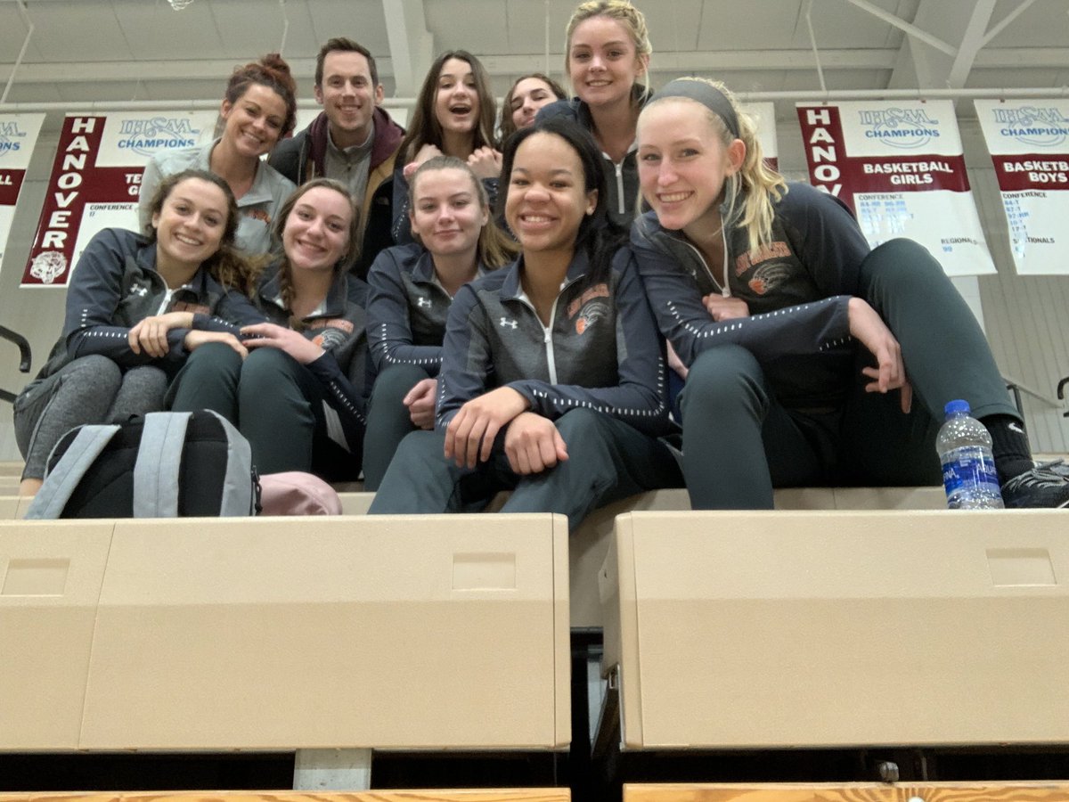 “Does anyone have any chapstick” #gameday #wantto