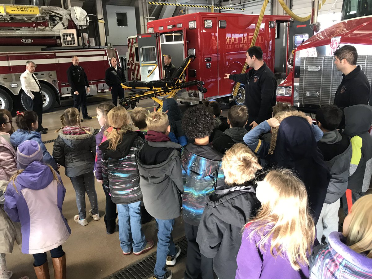 mrslopez_2's tweet photo. Firefighters rock! @starhuskies #northpride https://t.co/WpmsSCHf1W