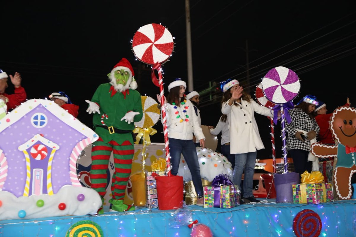 ¡Así comienza el Desfile Navideño en el sector oriente! 🎅🎄🚙🚔🚐