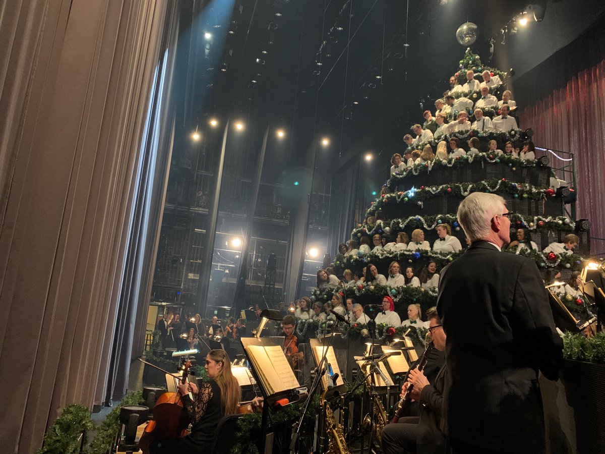 JonBeckett2's tweet photo. The calm before the storm
#EdmontonSingingChristmasTree
#SOLDOUT ! Tonight
⁦@Jubilee_AB⁩ 
#BackStage
⁦@JohnCameronEnt⁩ 
#50th
#RockingAroundTheTree 
⁦@productionworld⁩ https://t.co/SPmUNj1cXm