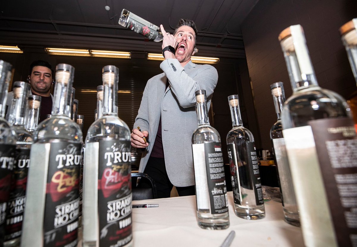 SNCmusic's tweet photo. There are two types of people.... which one are you on this #Friday night? 🍸🥛 #OpenBarTour https://t.co/apY7Ti3Dwi