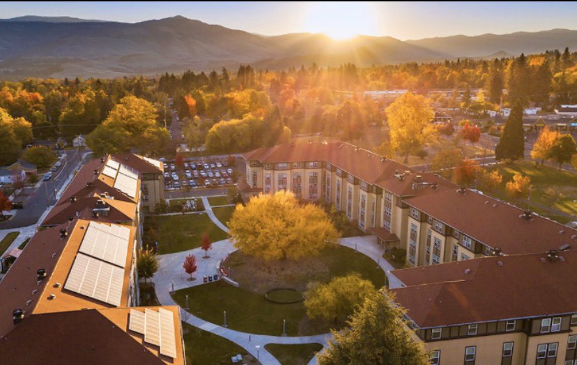 DyllonDaniels's tweet photo. Thankful and Blessed to receive my first scholarship to play football at the University of Southern Oregon. Thank you!! @CoachHall_SOU @TFordFSP @RylandSpencer @RyanClaryFSP @LegeritySP @KDubFootball @KWCoachBush #AG2G https://t.co/zZDOfZvQ9i