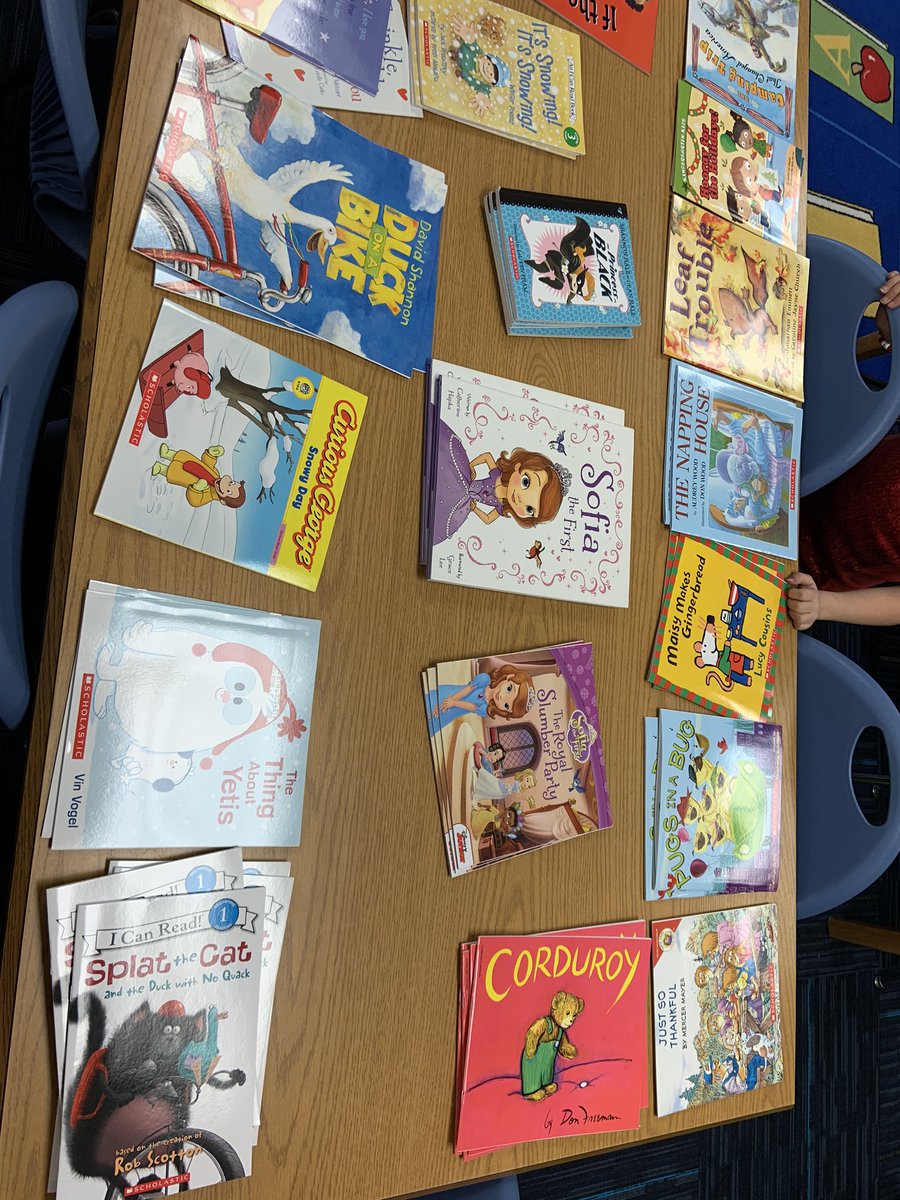 MaryBegley2's tweet photo. Great end to our week! All school sing along with Papa Yata and Santa +all students went home with a new book to read over break!! @downsvilleES #downsvilletigers https://t.co/yThiZ9EhKg