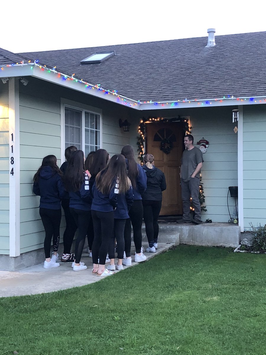 karamayzing's tweet photo. @BhhsWbb spreading some Christmas cheer this evening by handing out cookies and caroling in Mckinleyville before tonight’s game at 8:30! #courageovercomfort #gobruins https://t.co/Bx3dup748k