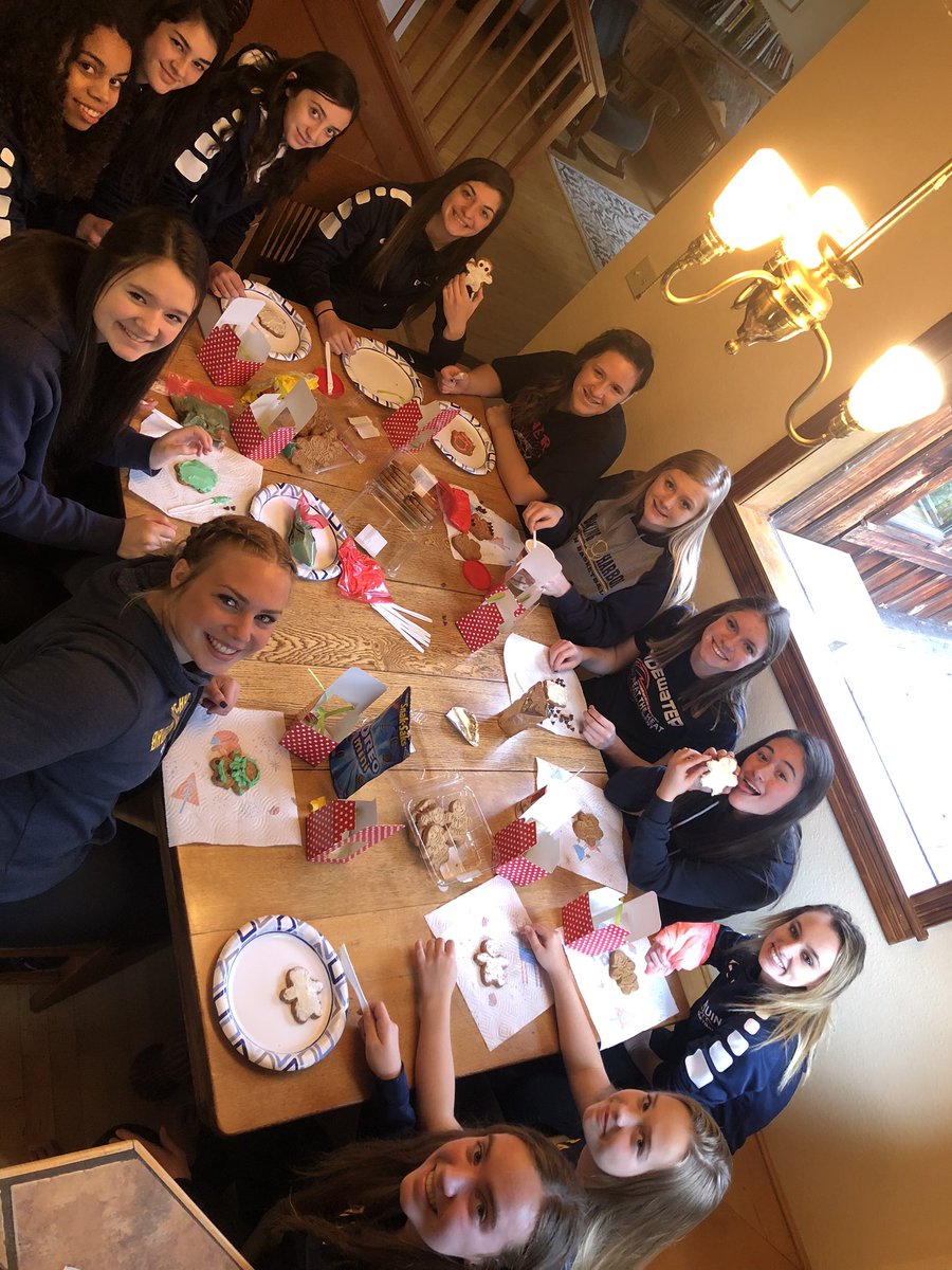 karamayzing's tweet photo. @BhhsWbb spreading some Christmas cheer this evening by handing out cookies and caroling in Mckinleyville before tonight’s game at 8:30! #courageovercomfort #gobruins https://t.co/Bx3dup748k