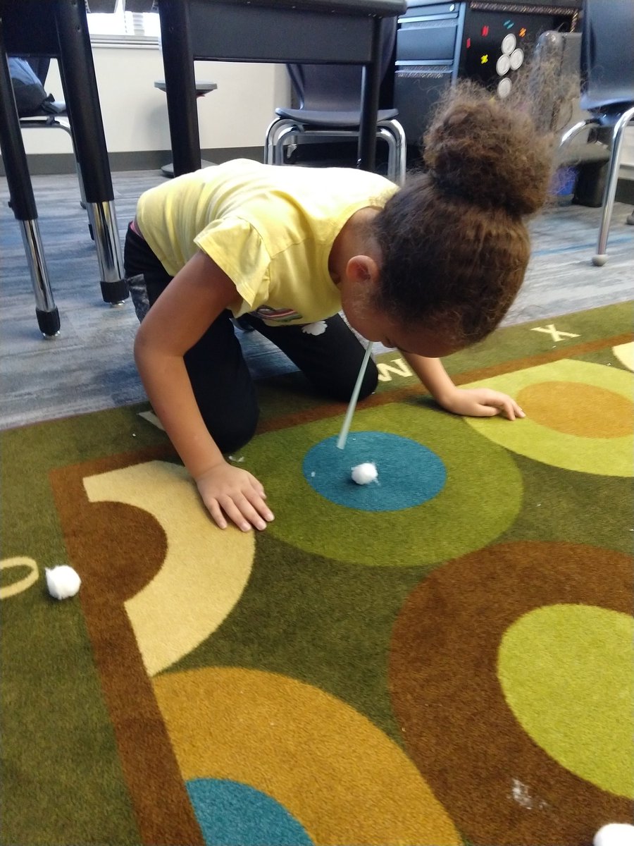 christacorrie's tweet photo. We had a blast at our winter party this afternoon! It "snowed" and we had to pick up all the "snowballs" with straws. Then we tried to build snowmen out of treats! #isdstrong #ISD2nd @Cassell_Park #CPKnights https://t.co/KhoMPhC7Ar