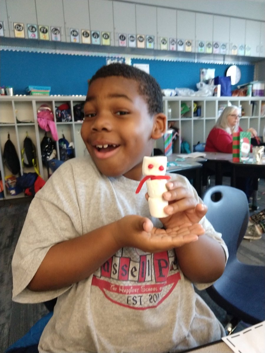 christacorrie's tweet photo. We had a blast at our winter party this afternoon! It "snowed" and we had to pick up all the "snowballs" with straws. Then we tried to build snowmen out of treats! #isdstrong #ISD2nd @Cassell_Park #CPKnights https://t.co/KhoMPhC7Ar