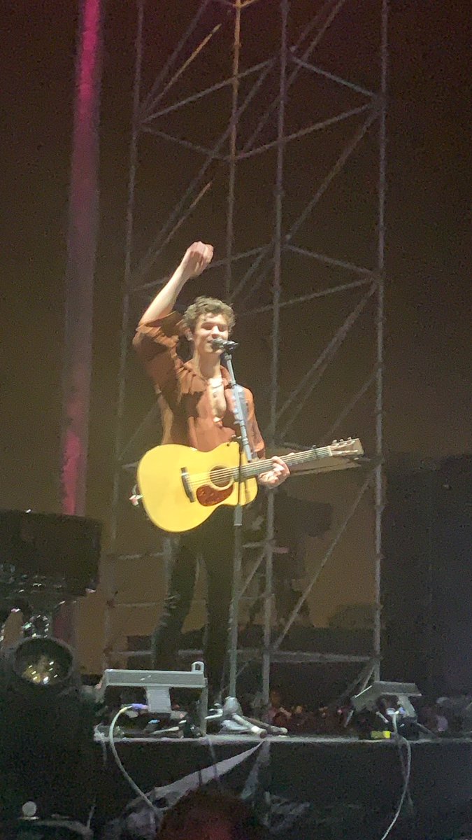 belendiaazg's tweet photo. @ShawnAccess definitely stage b 🥰🥰 being like 2meters away from @ShawnMendes &amp; @ConnorBrashier https://t.co/evZvv7C4GO