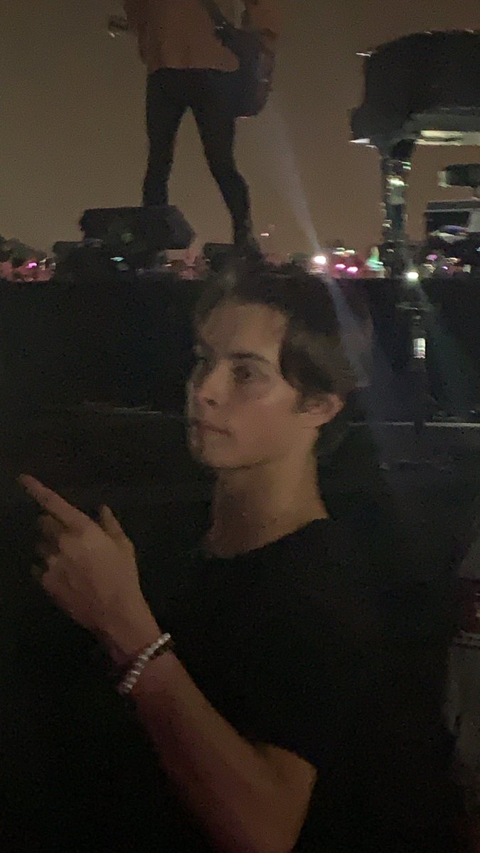 belendiaazg's tweet photo. @ShawnAccess definitely stage b 🥰🥰 being like 2meters away from @ShawnMendes &amp; @ConnorBrashier https://t.co/evZvv7C4GO