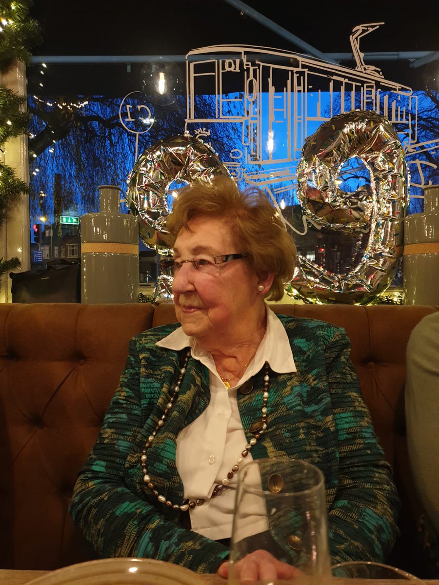 math_vankan's tweet photo. 99+1= Moeder en kleinzoon vandaag samen 100 jaar. https://t.co/S4QBjSwJsh